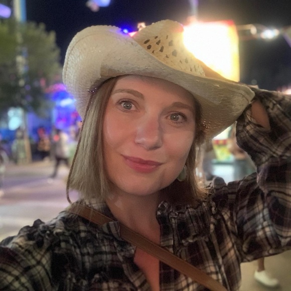 Meet your Posher, Paula - Picture 3 of 6